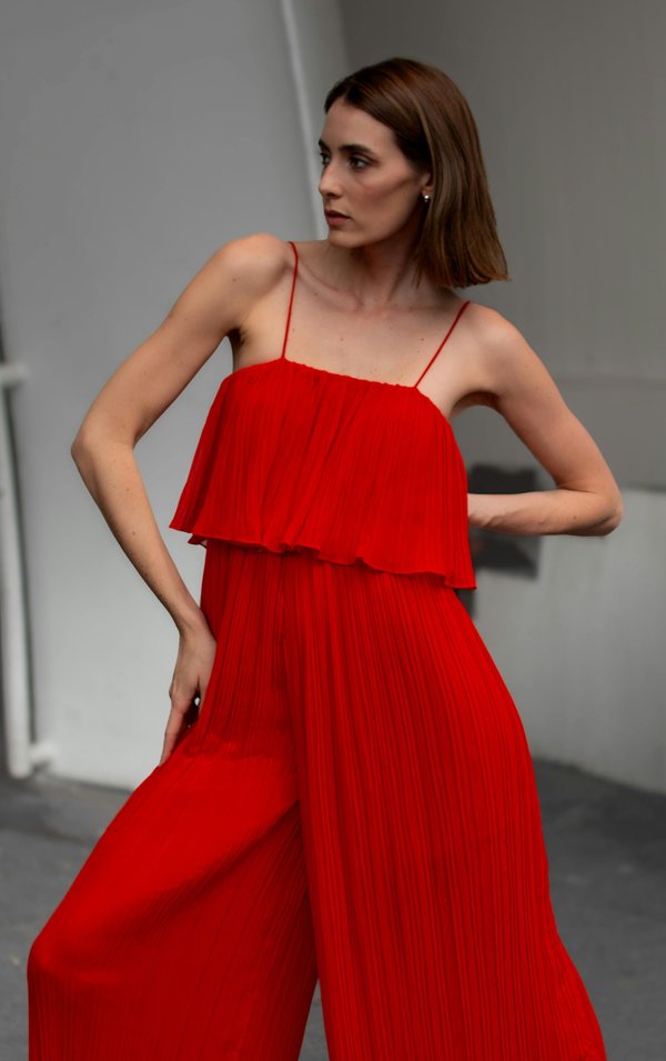 Combinaison chic pour femme : conseils pour bien la porter